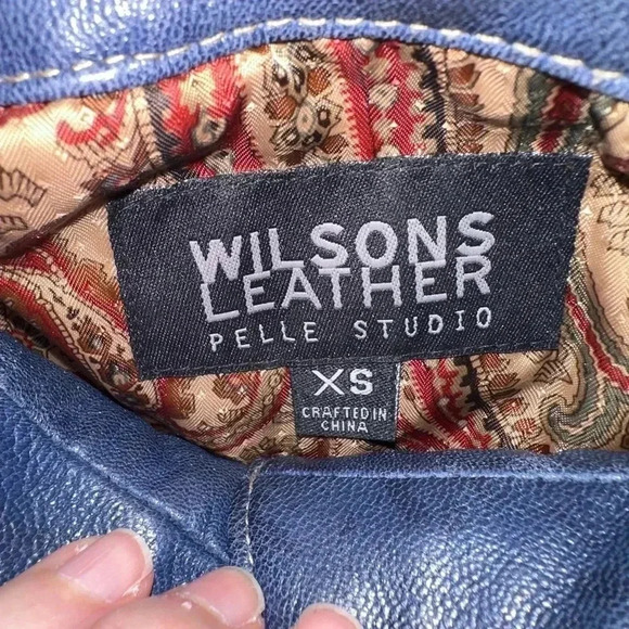 Vintage Wilson’s Leather Blue leather moto jacket with gold closures - Picture 4 of 12